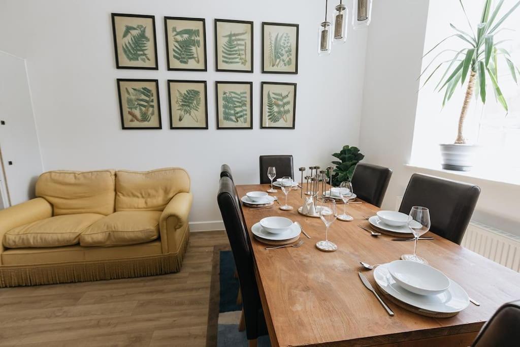 Bobbin Row - Grade 2 Listed Property With A Beautiful Design With Access To Leeds Leeds  Bagian luar foto