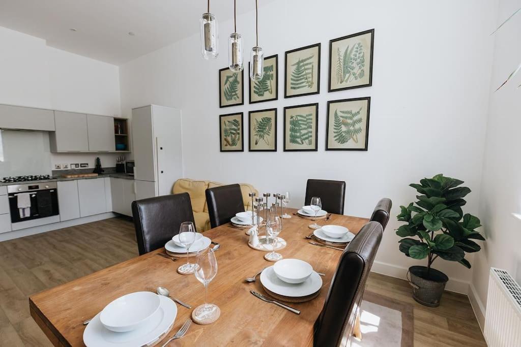 Bobbin Row - Grade 2 Listed Property With A Beautiful Design With Access To Leeds Leeds  Bagian luar foto