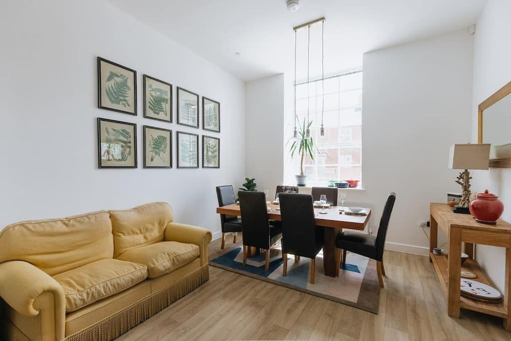 Bobbin Row - Grade 2 Listed Property With A Beautiful Design With Access To Leeds Leeds  Bagian luar foto