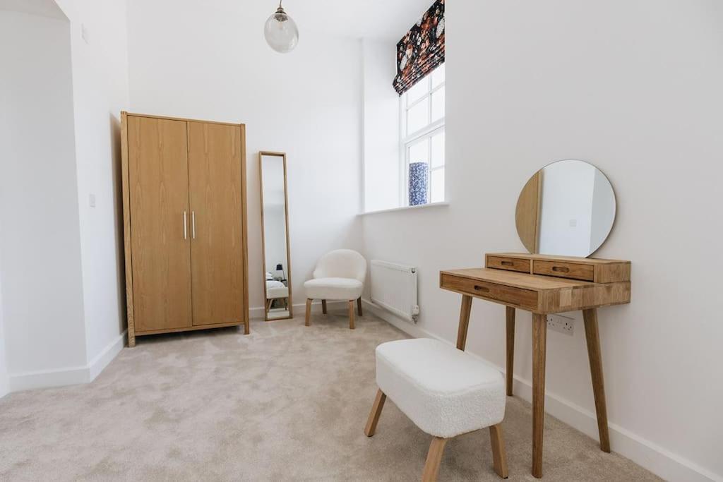 Bobbin Row - Grade 2 Listed Property With A Beautiful Design With Access To Leeds Leeds  Bagian luar foto