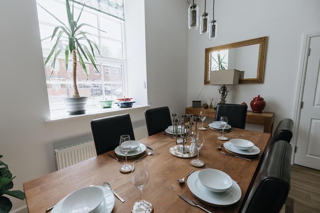 Bobbin Row - Grade 2 Listed Property With A Beautiful Design With Access To Leeds Leeds  Bagian luar foto