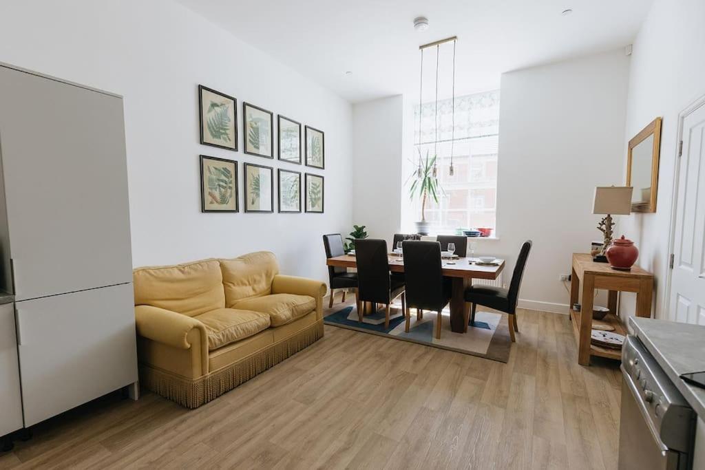 Bobbin Row - Grade 2 Listed Property With A Beautiful Design With Access To Leeds Leeds  Bagian luar foto